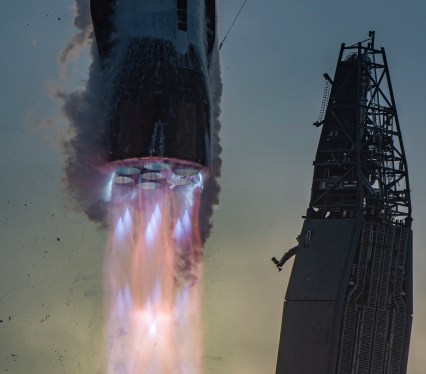Blue Origin schedules New Glenn launch for later this year after April explosion