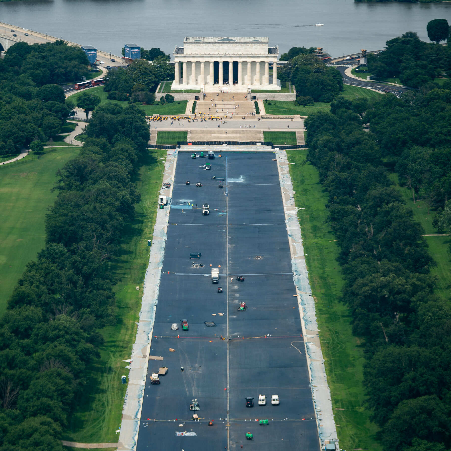 Trump unveils plan for promenade linking Lincoln Memorial to Potomac River