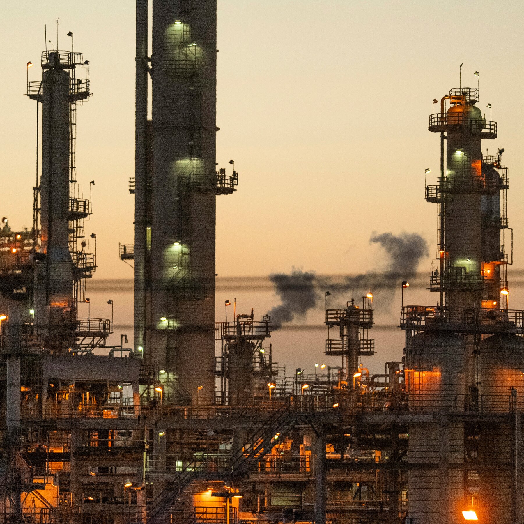 Oil Prices Surge 6% as Middle East Tensions Rise, Analysts Warn of Further Gains if Hormuz Remains Closed