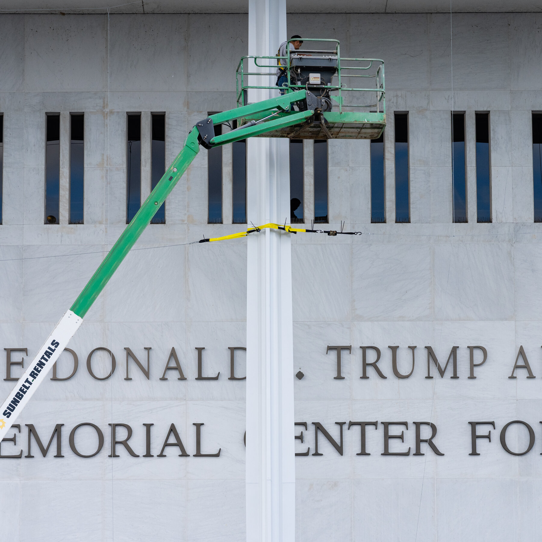 Federal Judge Kararıyla Chuck Redd'in Konseri Trump'un Adının Kennedy Center'a Eklenmesinden Sonra İptal Edildi