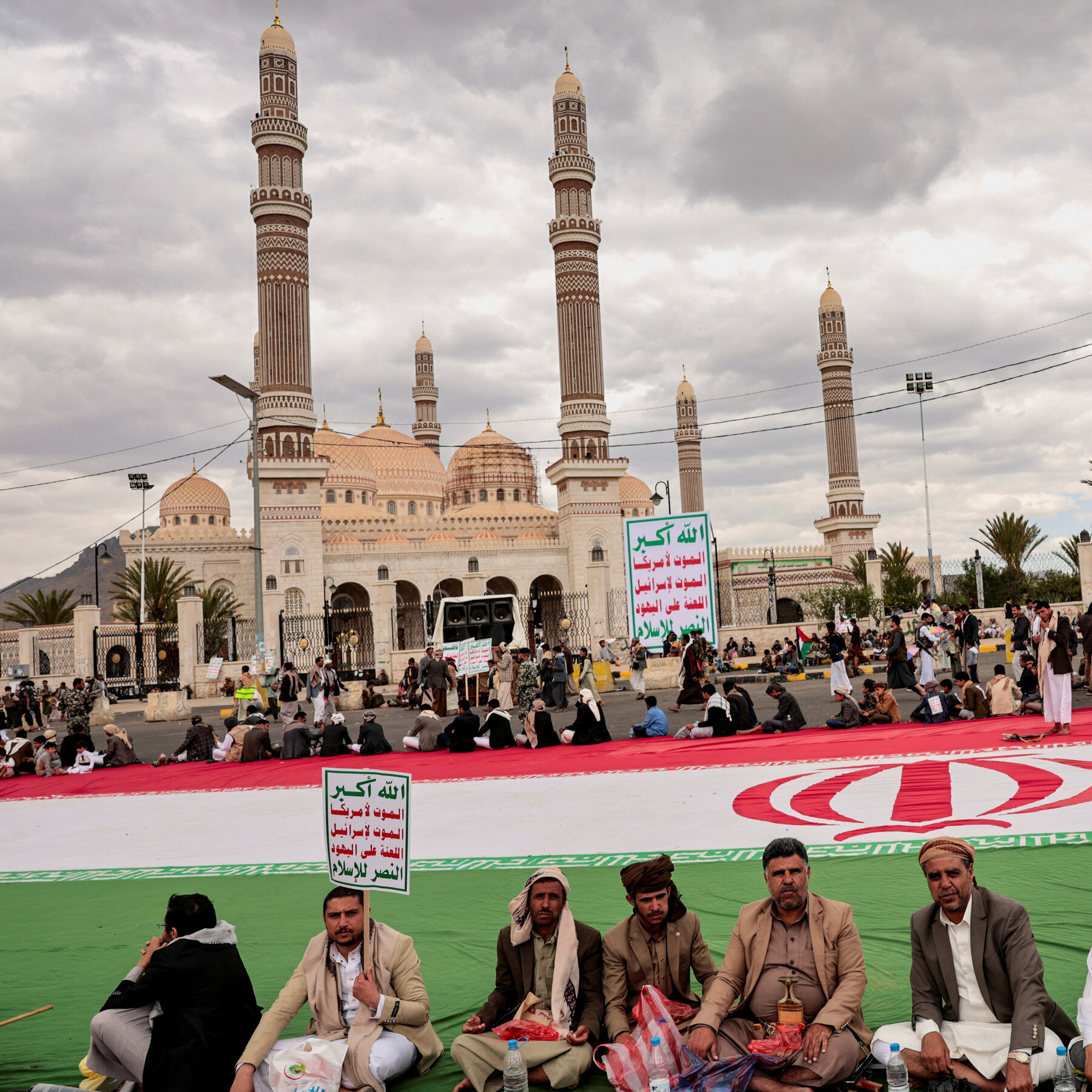 Houthis Threaten Red Sea Blockade to Target Israeli Shipping