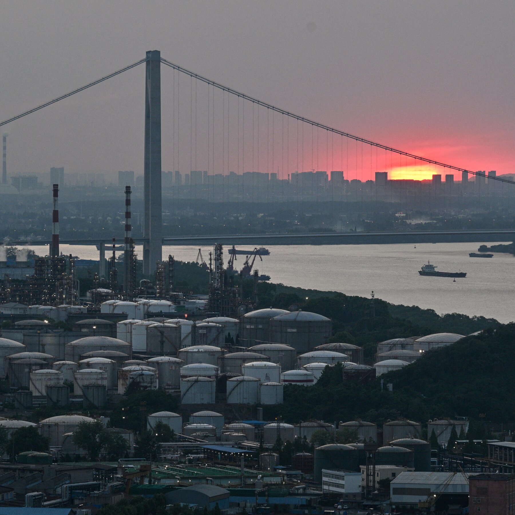 China cuts oil imports three months after Iran war, softening global market impact