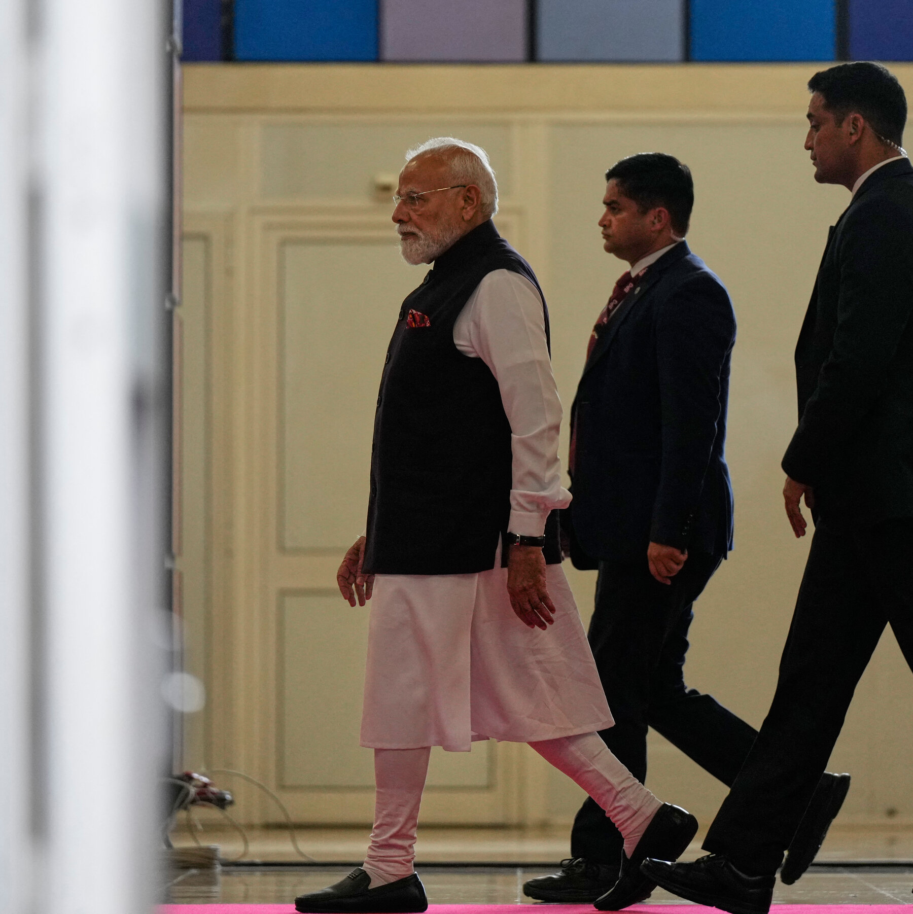 Trump ve Modi, ABD-İndia İlişkilerini Onarma Girişiminde Buluştu