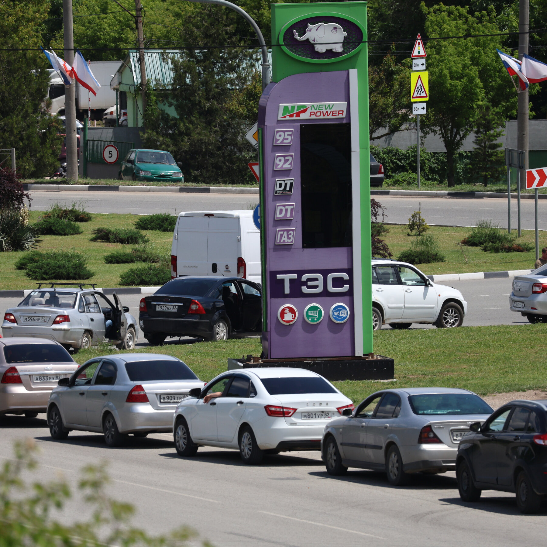 Ukraine Targets Fuel Supply Routes to Isolate Crimea