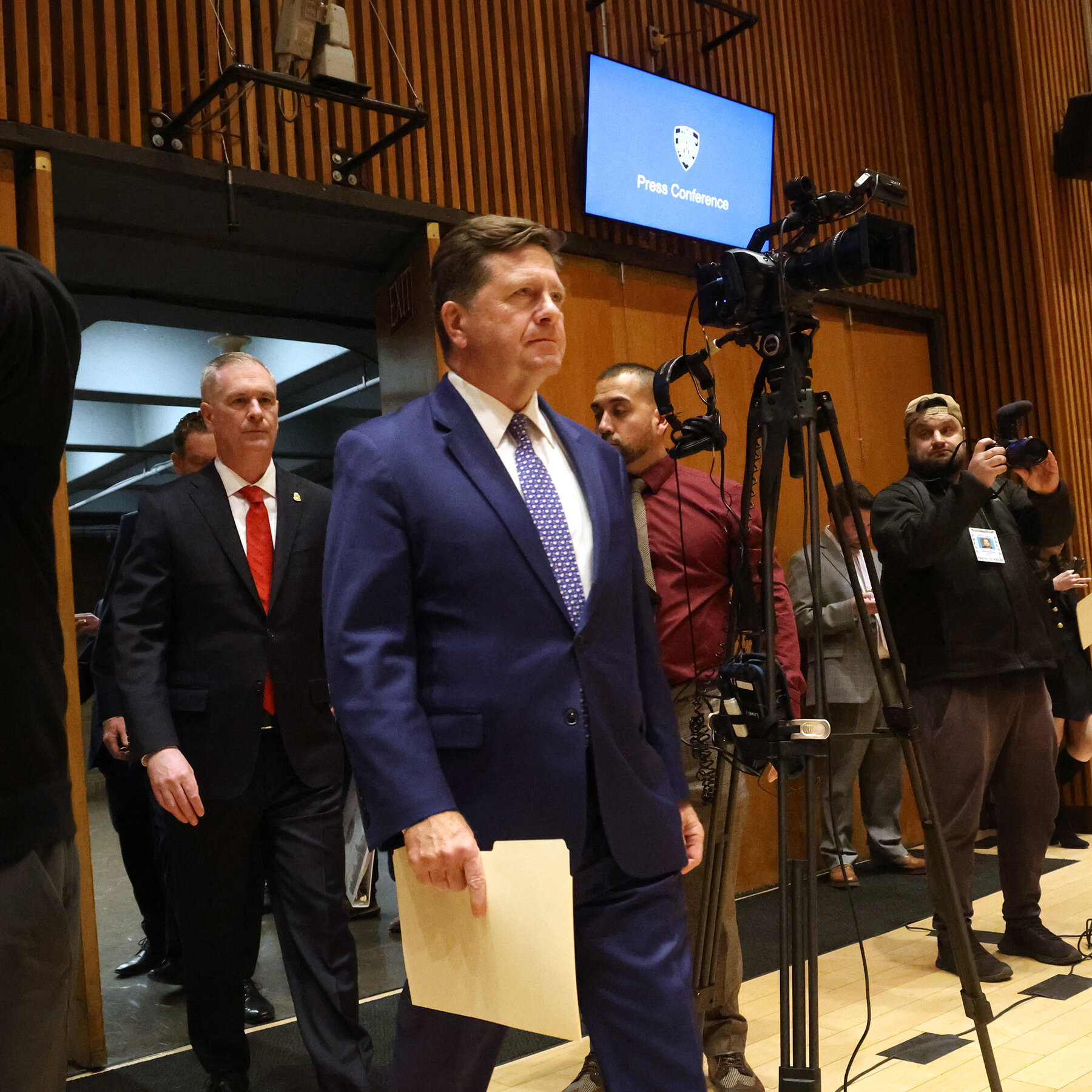 Trump Replaces Intelligence Nominee with Jay Clayton After Bipartisan Backlash, Seen as Pressure on Elections Bill