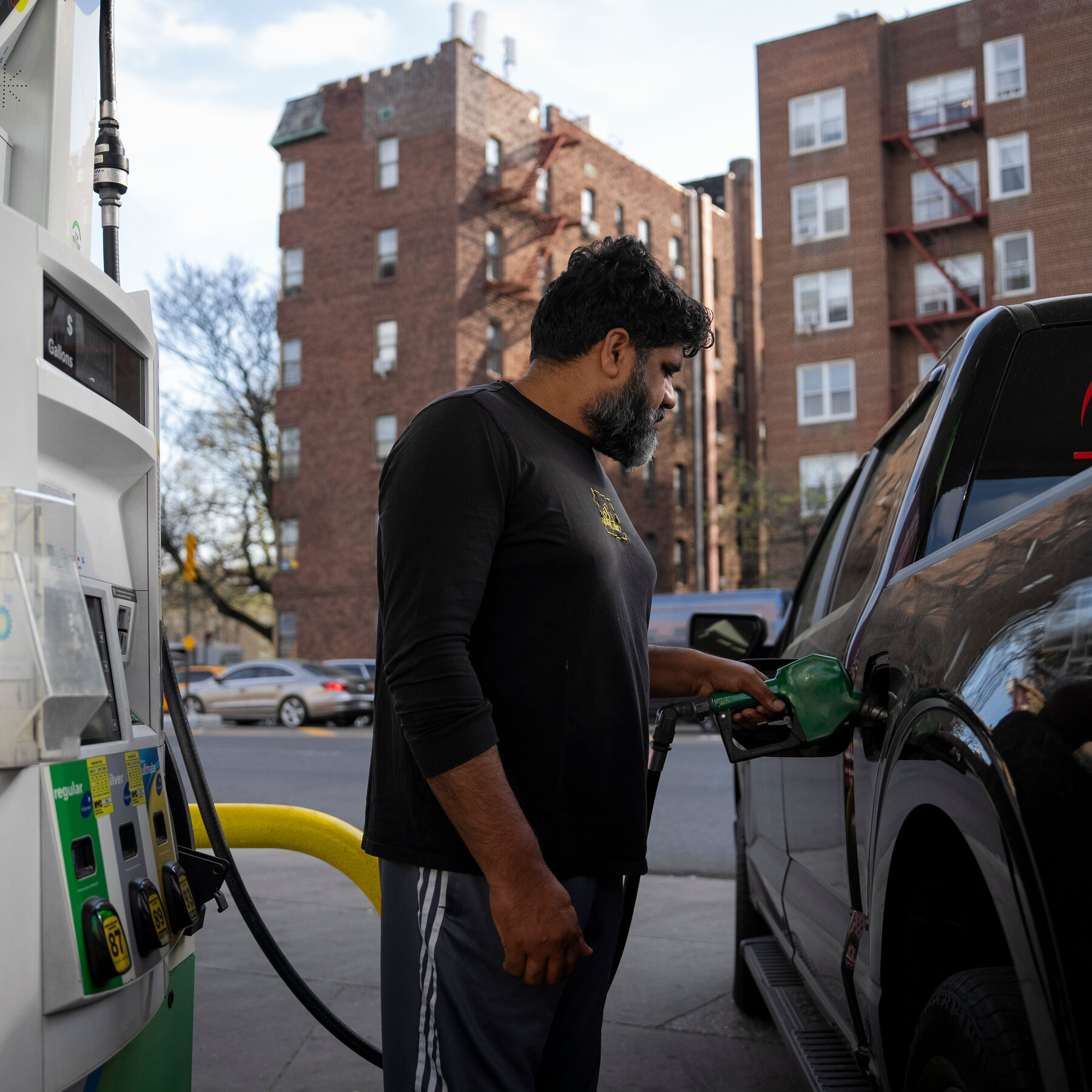 U.S. gasoline prices dip below $4 per gallon for first time in months