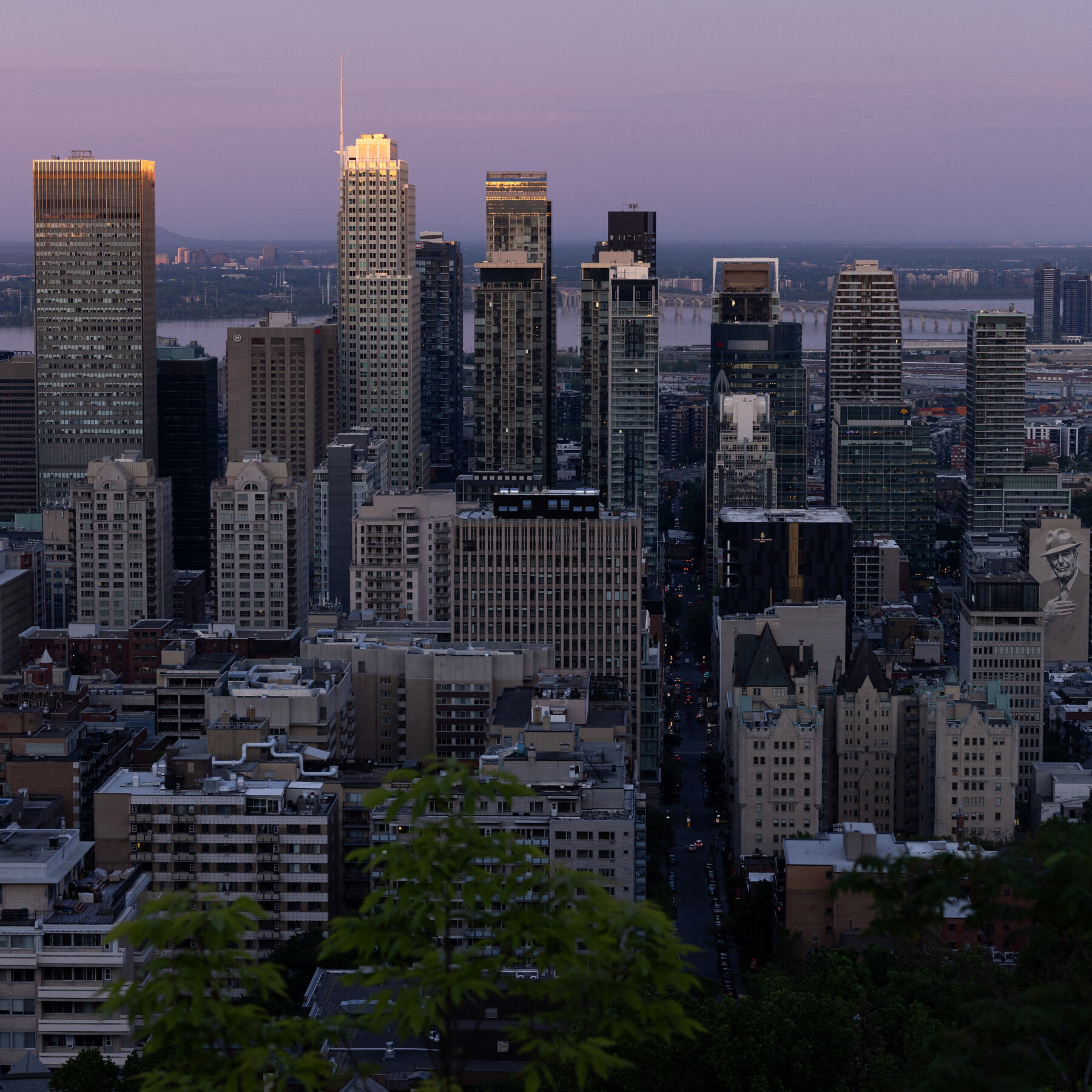 Quebec Issues Shelter‑In‑Place Alert After Montreal Police Shootout Kills Officer and Injures Two