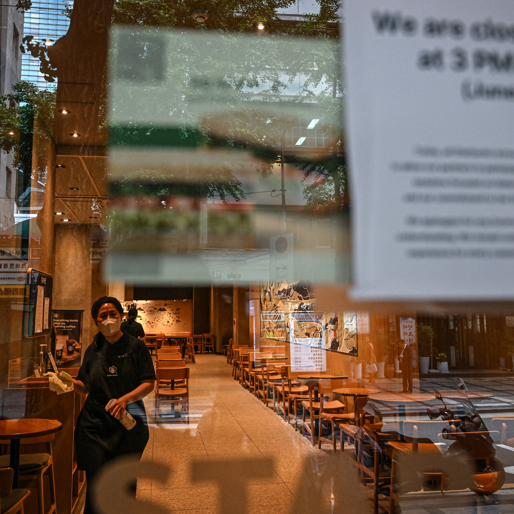 Starbucks Stores in South Korea Close Early for Mandatory History Training