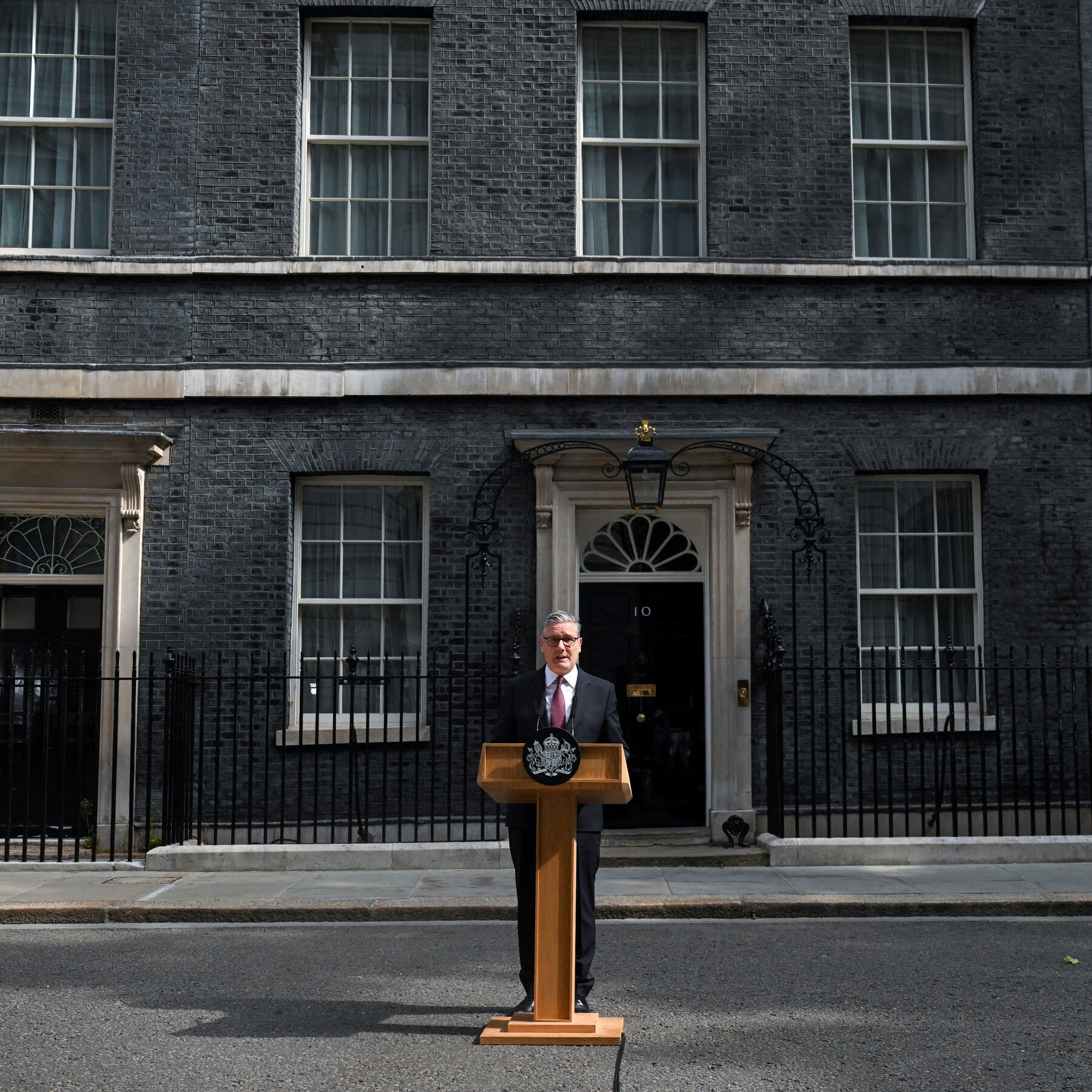 UK Prime Minister Keir Starmer Resigns Amid Party Mutiny