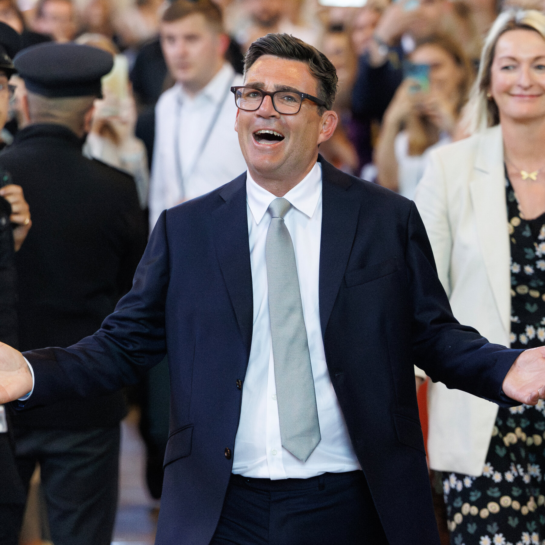Can Andy Burnham Lead a Discontented Britain After Starmer’s Struggles?
