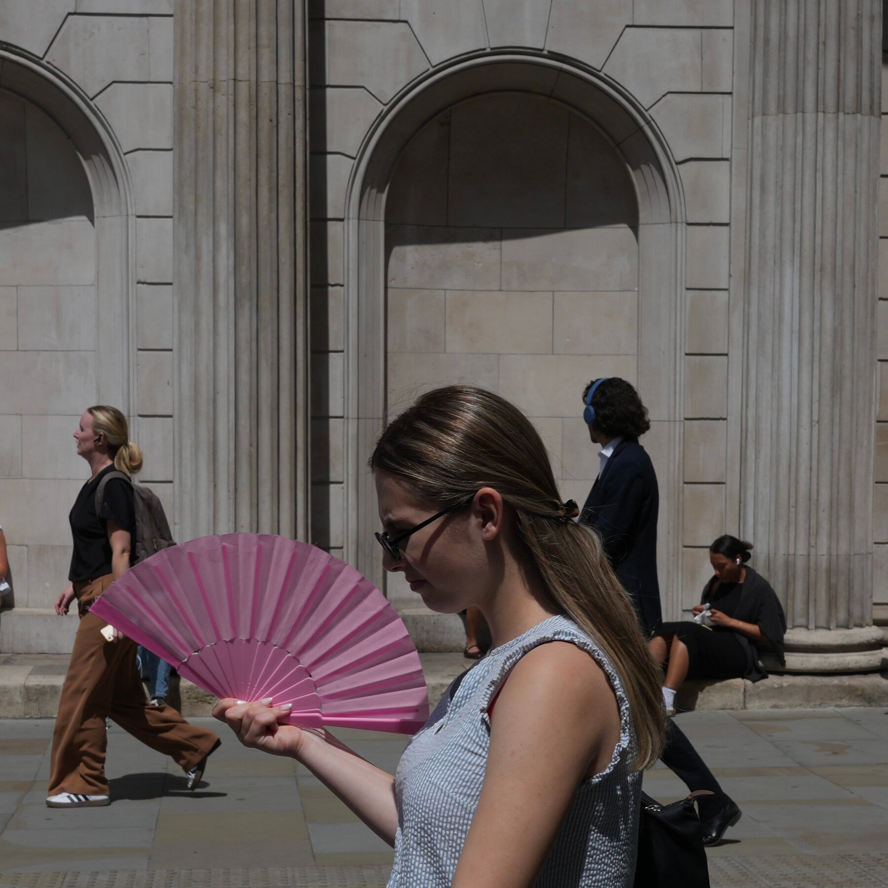 British and French Schools Struggle to Cope With Soaring Temperatures