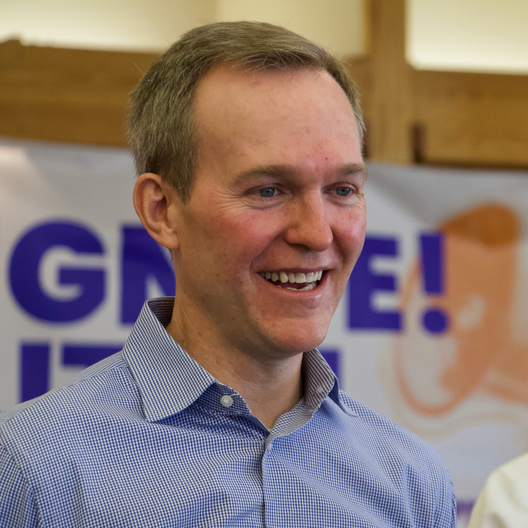 Orta Demokrat Ben McAdams, Utah'daki Yeni Salt Lake City Kongre Koltuğu İçin Ön Seçimi Kazandı