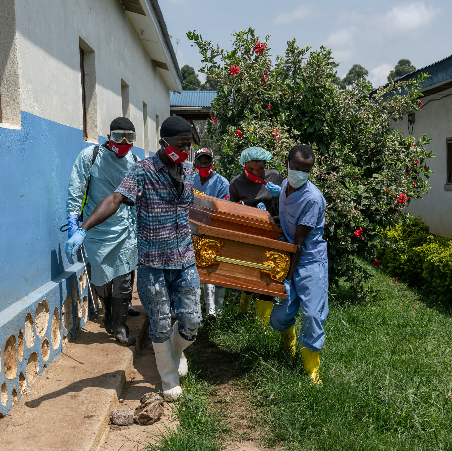 Kongo Gönüllüleri Ebola Kontrol Çabalarında Çifte Tehlikeyle Karşı Karşıya
