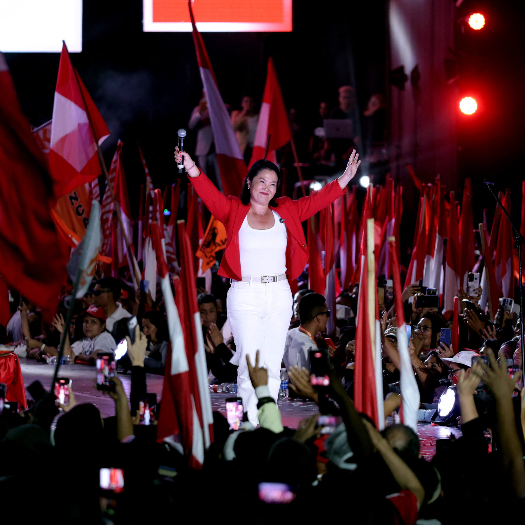 Keiko Fujimori Dar Bir Farkla Başkanlık Seçimini Kazandı, Fujimori Mirasını Peru’nun En Üst Makamesine Geri Getirdi