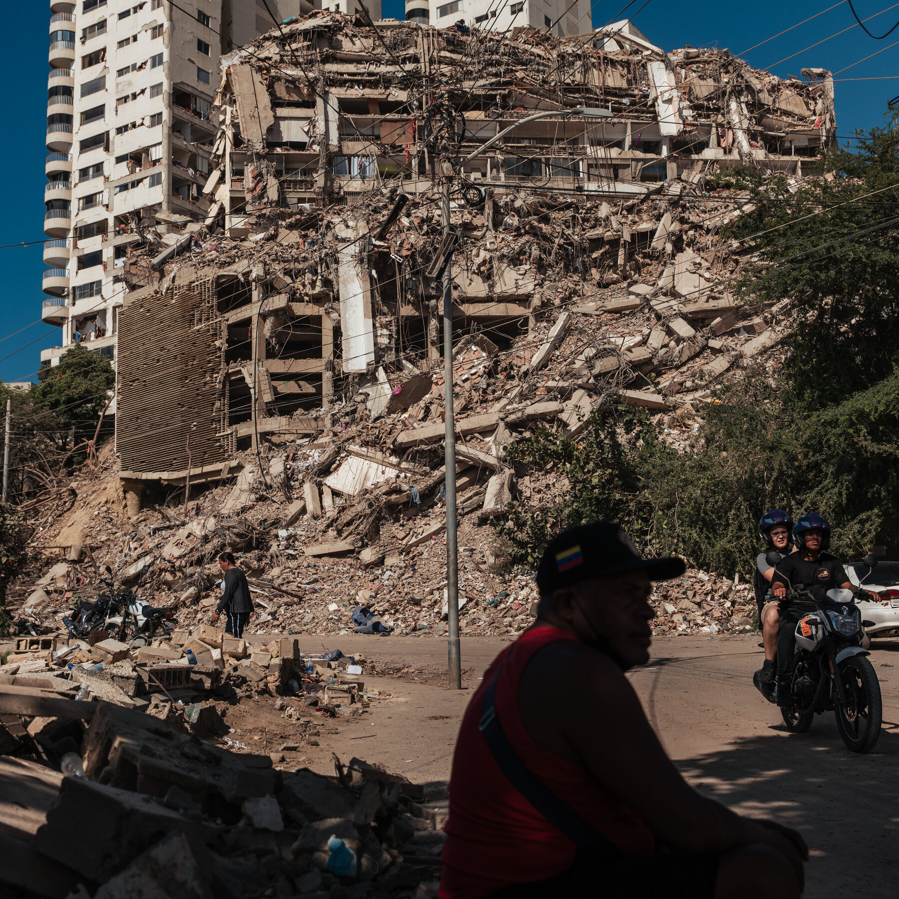 Ekipman Eksikliği Venezuela Deprem Kurtarma Çalışmalarını Yavaşlatıyor, Vatandaşlar Makine Talep Ediyor
