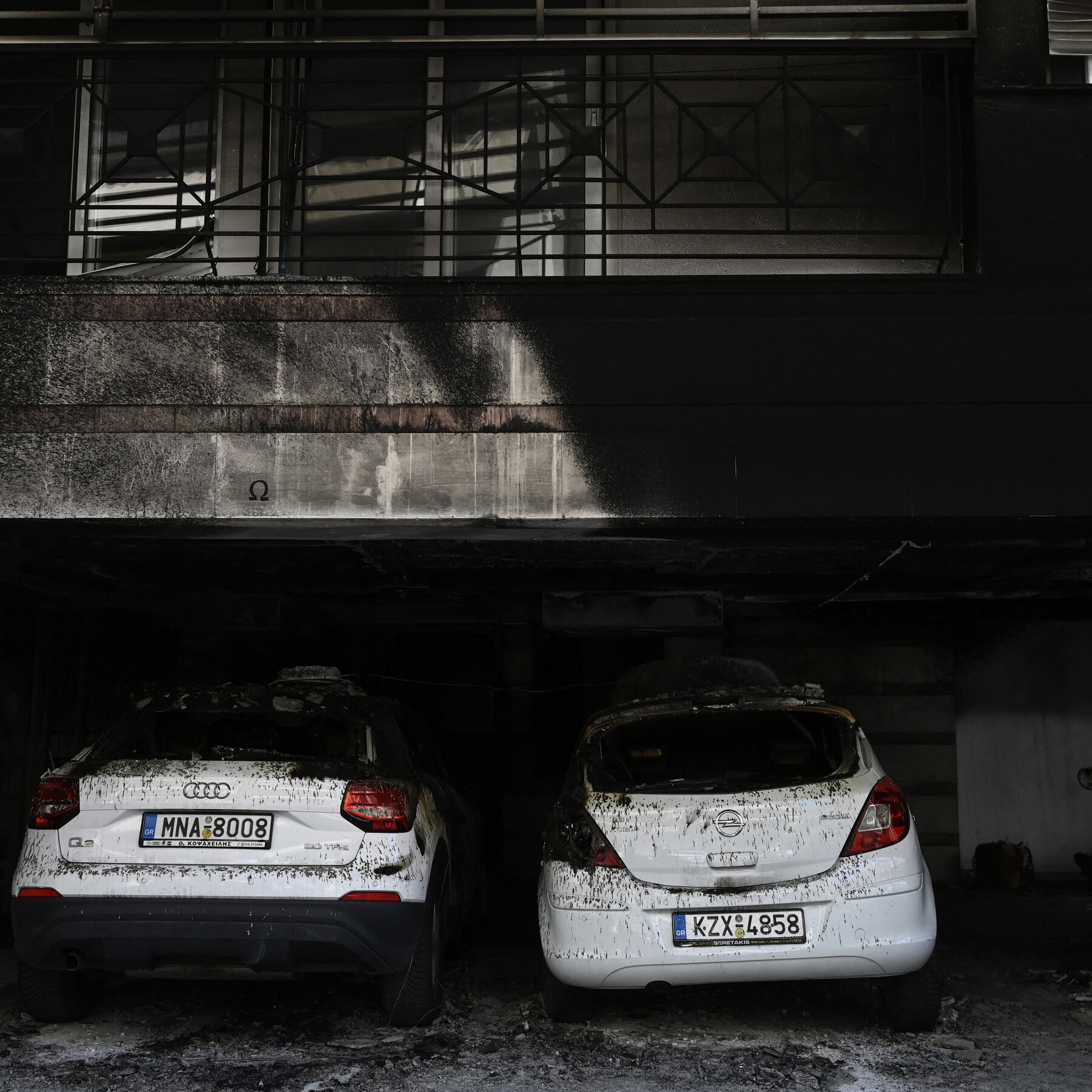 Yunanistan'da Üç Bombalı Saldırı: Yeni Demokrasi Adayı ve Ailesi Yaralandı