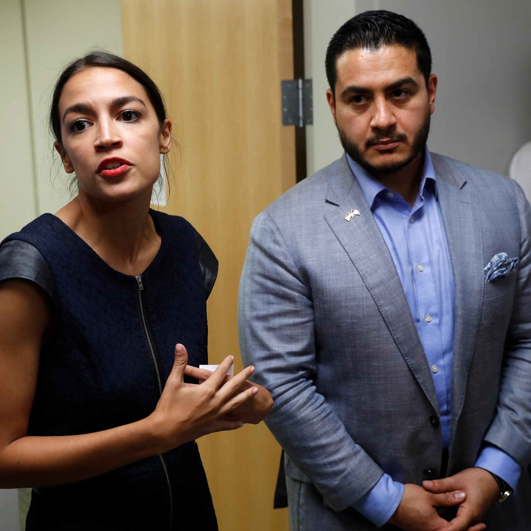 Alexandria Ocasio-Cortez, Michigan Senato Seçiminde Abdul El-Sayed'i Destekledi