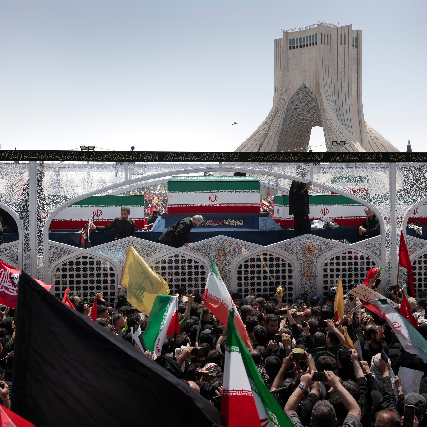 Mourners Swarm Tehran as Ayatollah Khamenei’s Coffin Arrives at Azadi Square