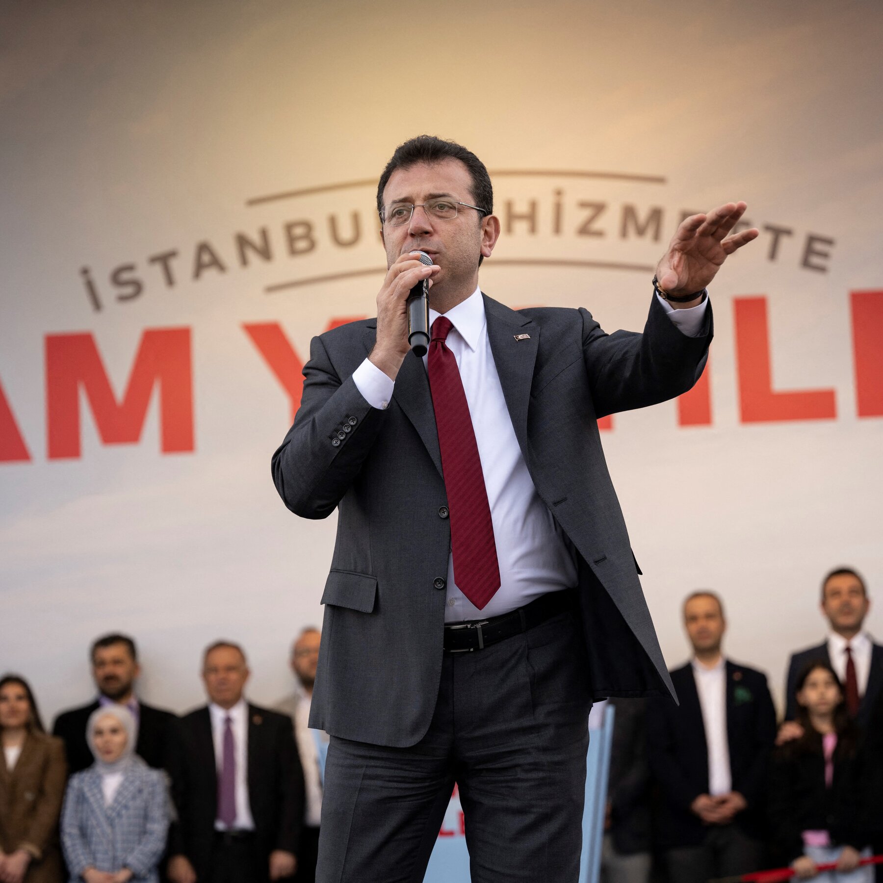 Trump, NATO Zirvesi’nde Erdoğan’ı övdü; tutuklu rakibi mahkemede