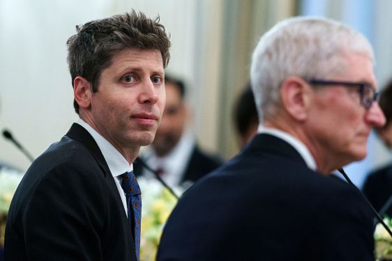 Apple, OpenAI'yi yüksek riskli davada ticari sırları çaldığı iddiasıyla suçladı
