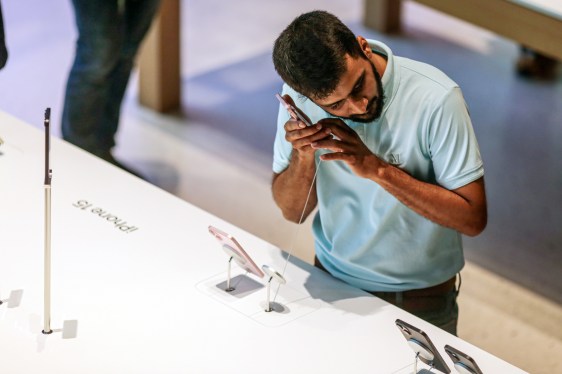 Hindistan, Akıllı Telefon Üretiminde Çin'e Rakip Olmak İçin Milyarlarca Dolar Yatırıyor