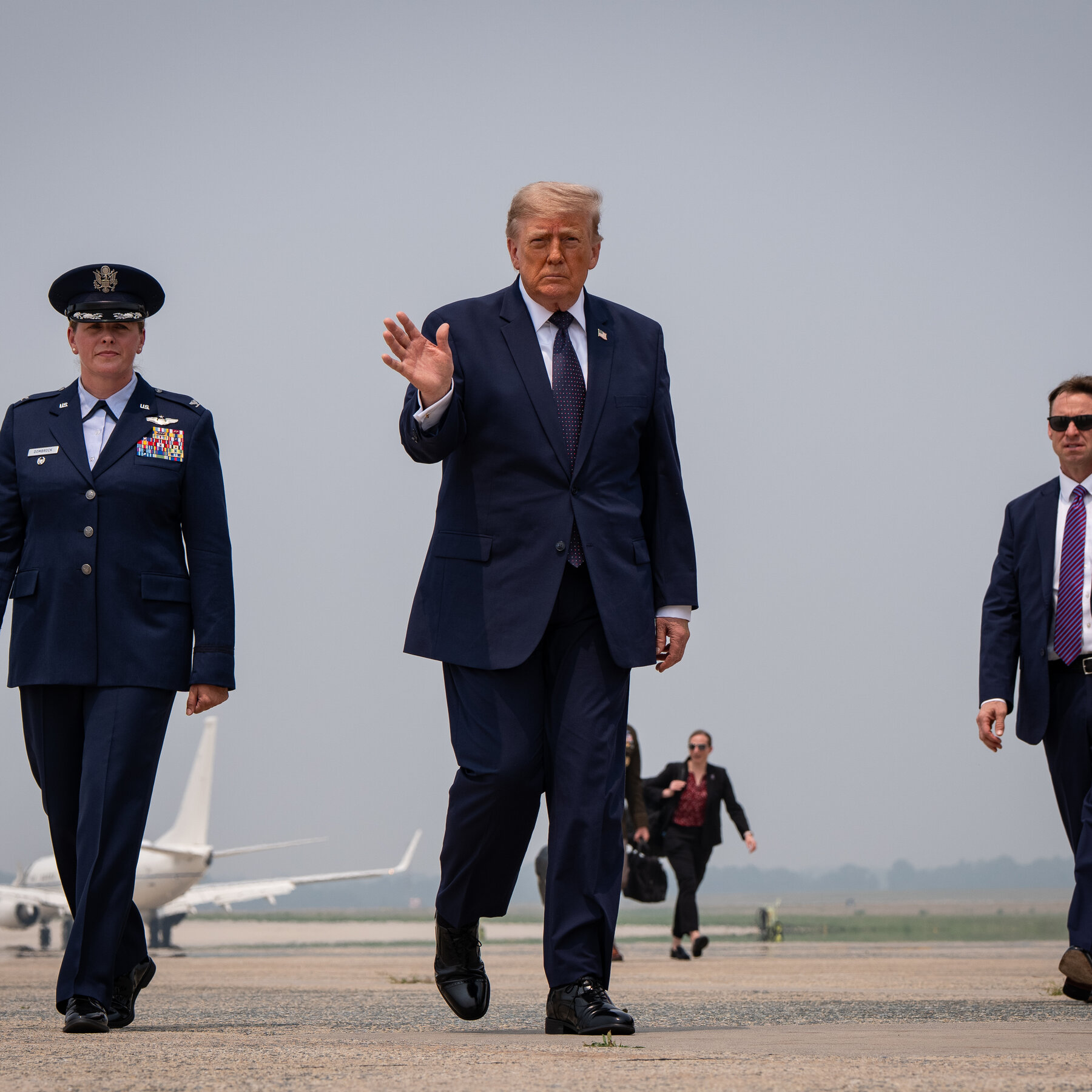 Trump, Kanada’yı Orman Yangınlarını Yetersiz Yönetmekle Suçladı, Dumanın ABD Şehirlerini Etkilemesi Üzerine Tarife Uyarısı Yaptı