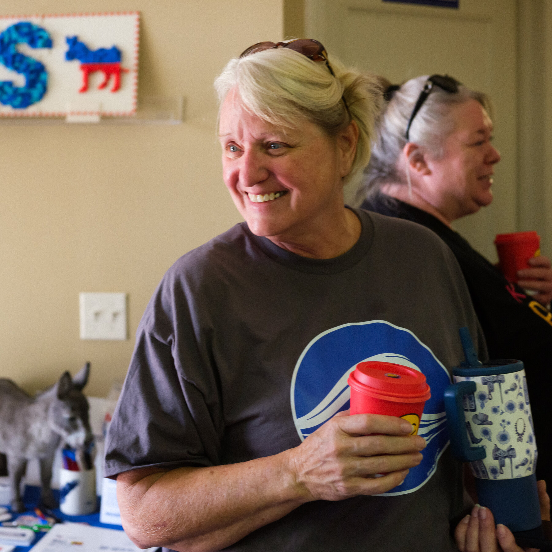 Nebraska Demokrat Parti'nin adayi Cindy Burbank, primaristen çekilerek bağımsız Dan Osborn için kapı açtı