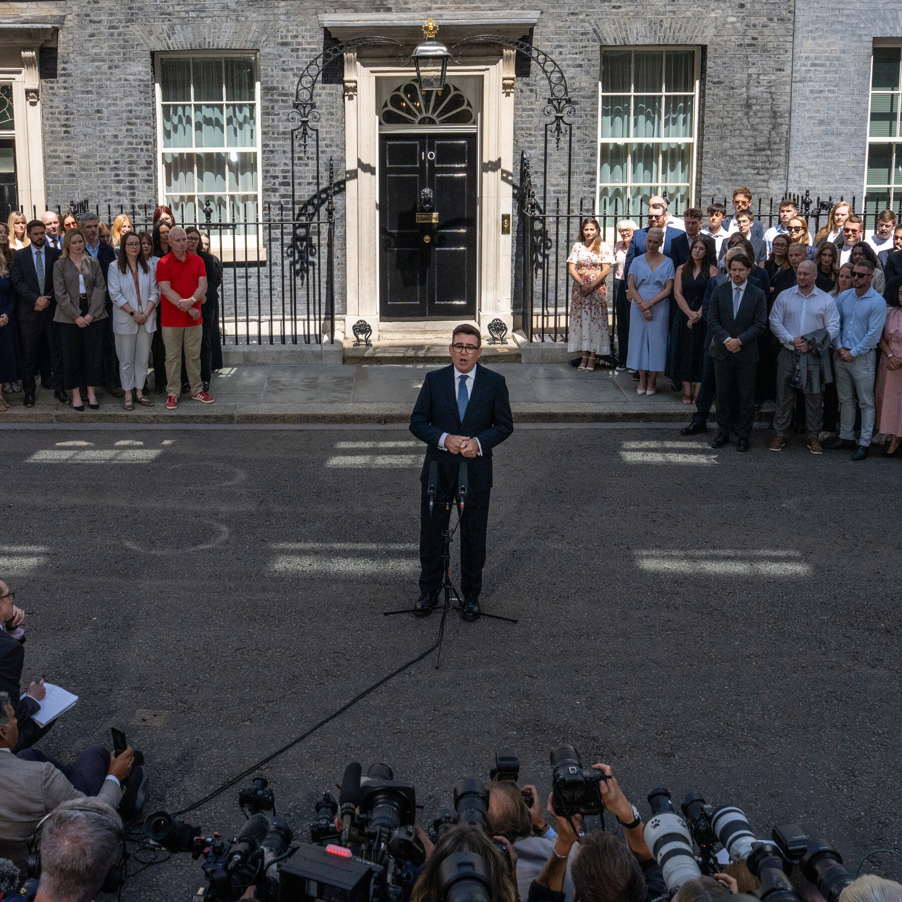Birleşik Krallık Başbakanı Andy Burnham Elektrik Vergi İndirimi Açıklıyor