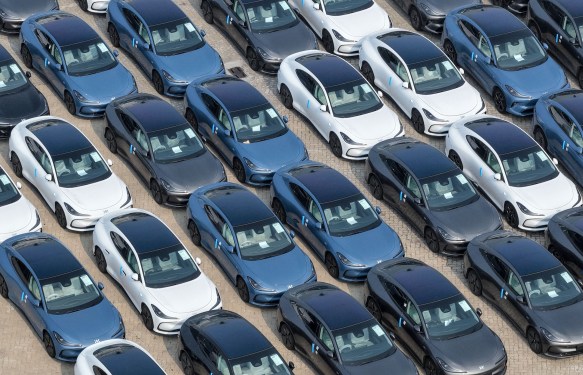 Tesla’nın Harcamaları Artıyor, Üretim Takvimleri Gecikiyor