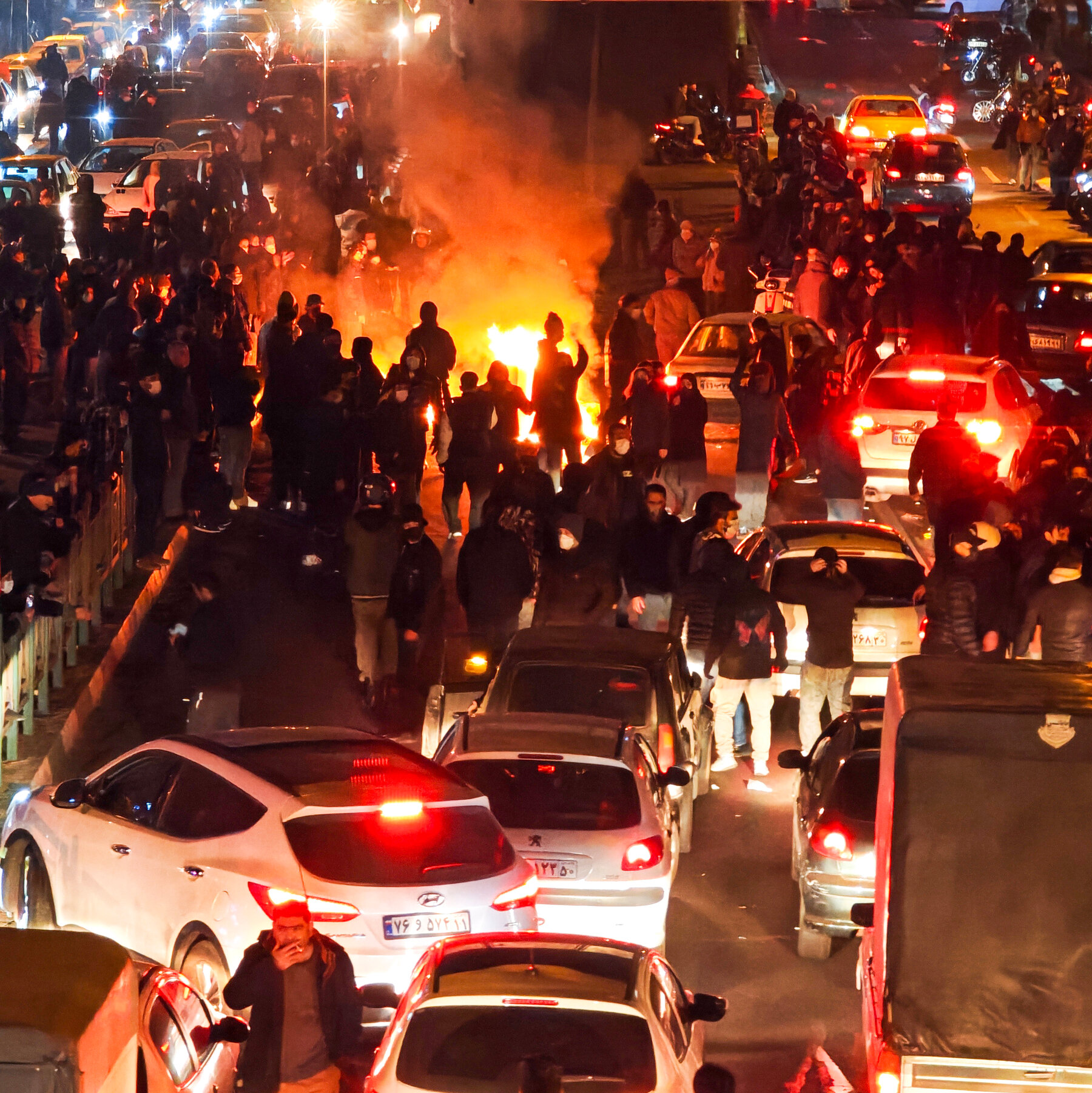 Iran Executes Two Protesters Publicly, Rights Groups Claim Escalation