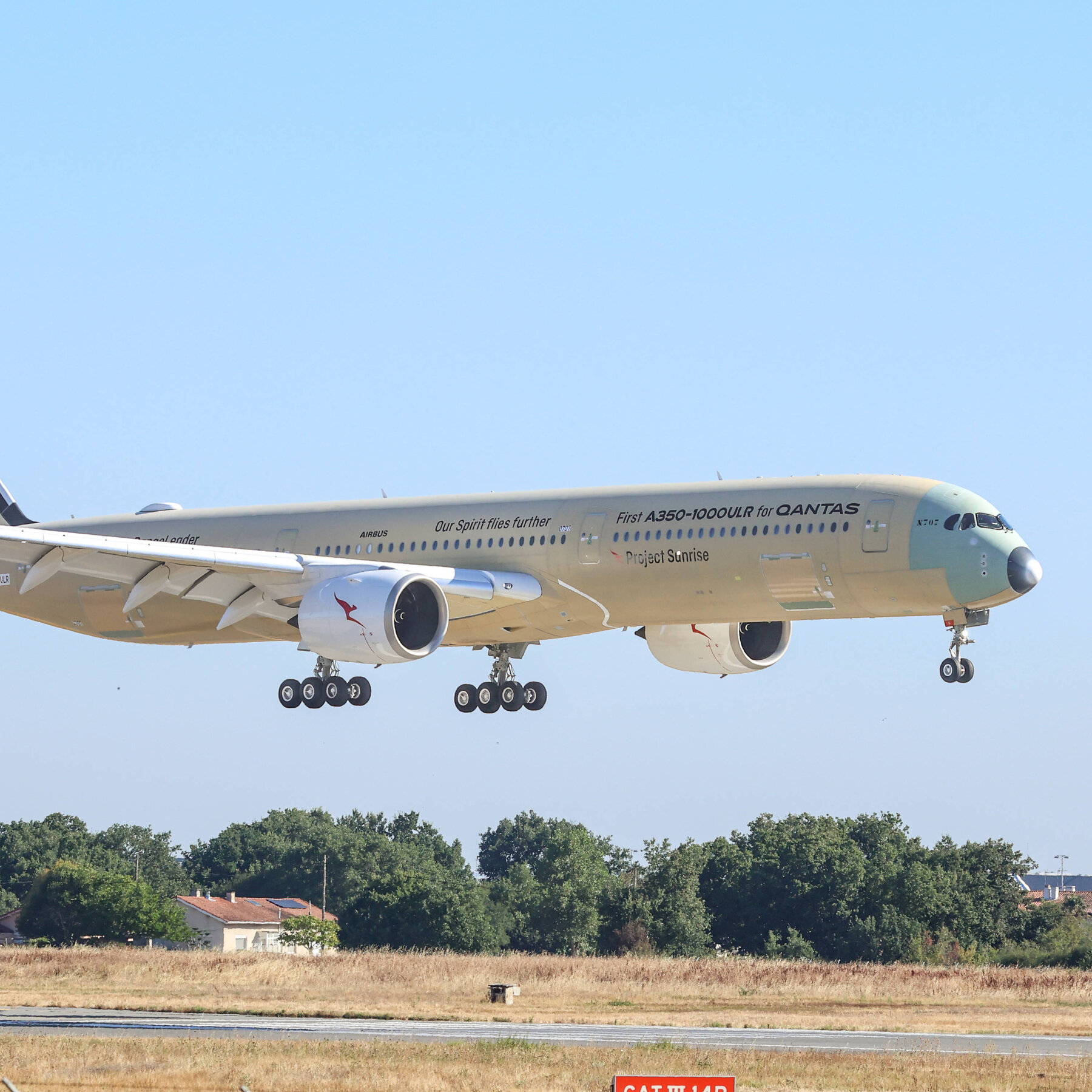 Qantas to debut 22‑hour nonstop Sydney‑London flight next year with custom Airbus jets