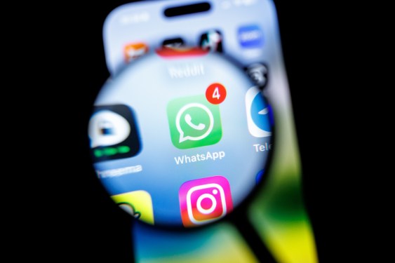 واتساب يتعامل مع مشكلة تقنية تؤثر على حسابات المستخدمين