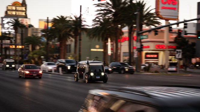TechCrunch Mobility تستعرض استعدادات Zoox للإطلاق وتوسيع Uber لسياراته الذاتية القيادة
