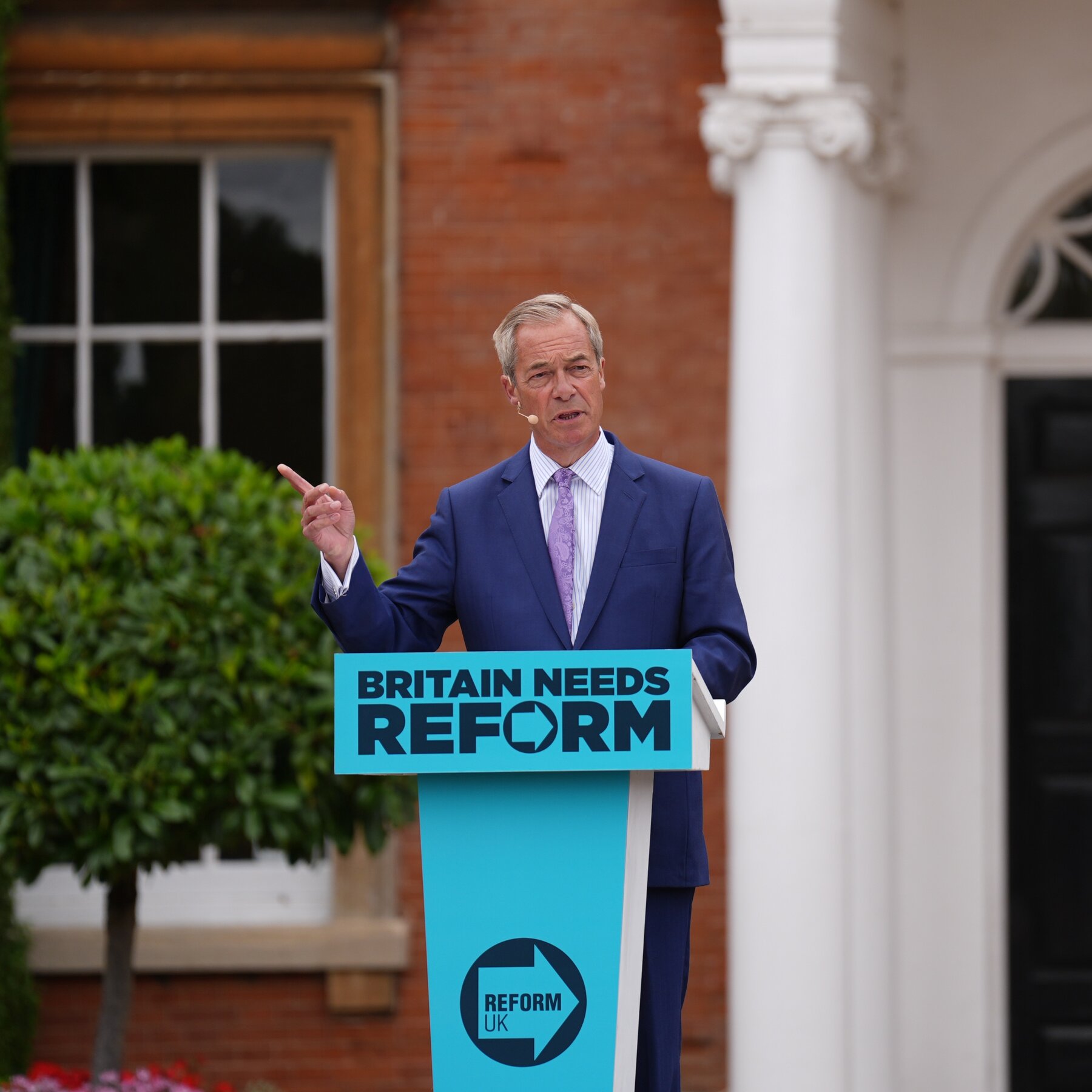 Sonderwahl in Großbritannien in Gang gesetzt mit Nigel Farage und Count Binface