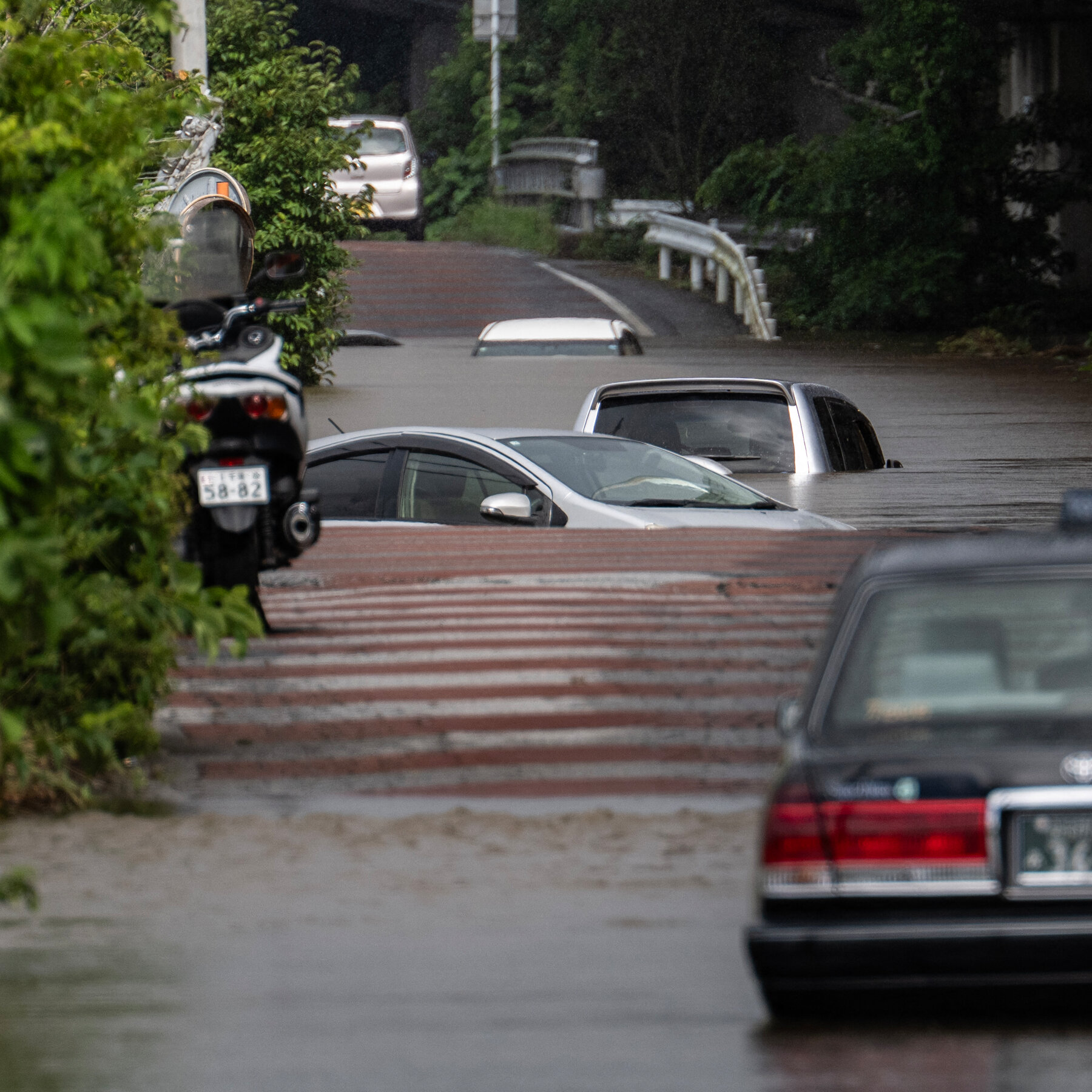 Lluvias récord en Japón dejan ocho muertos y miles de personas varadas