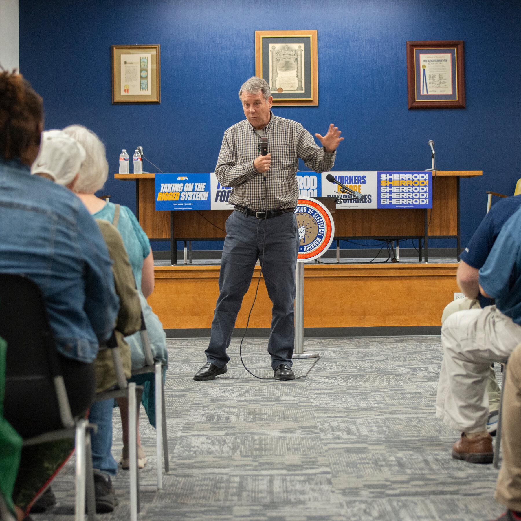 Sherrod Brown presenta una candidatura de regreso al Senado en Ohio
