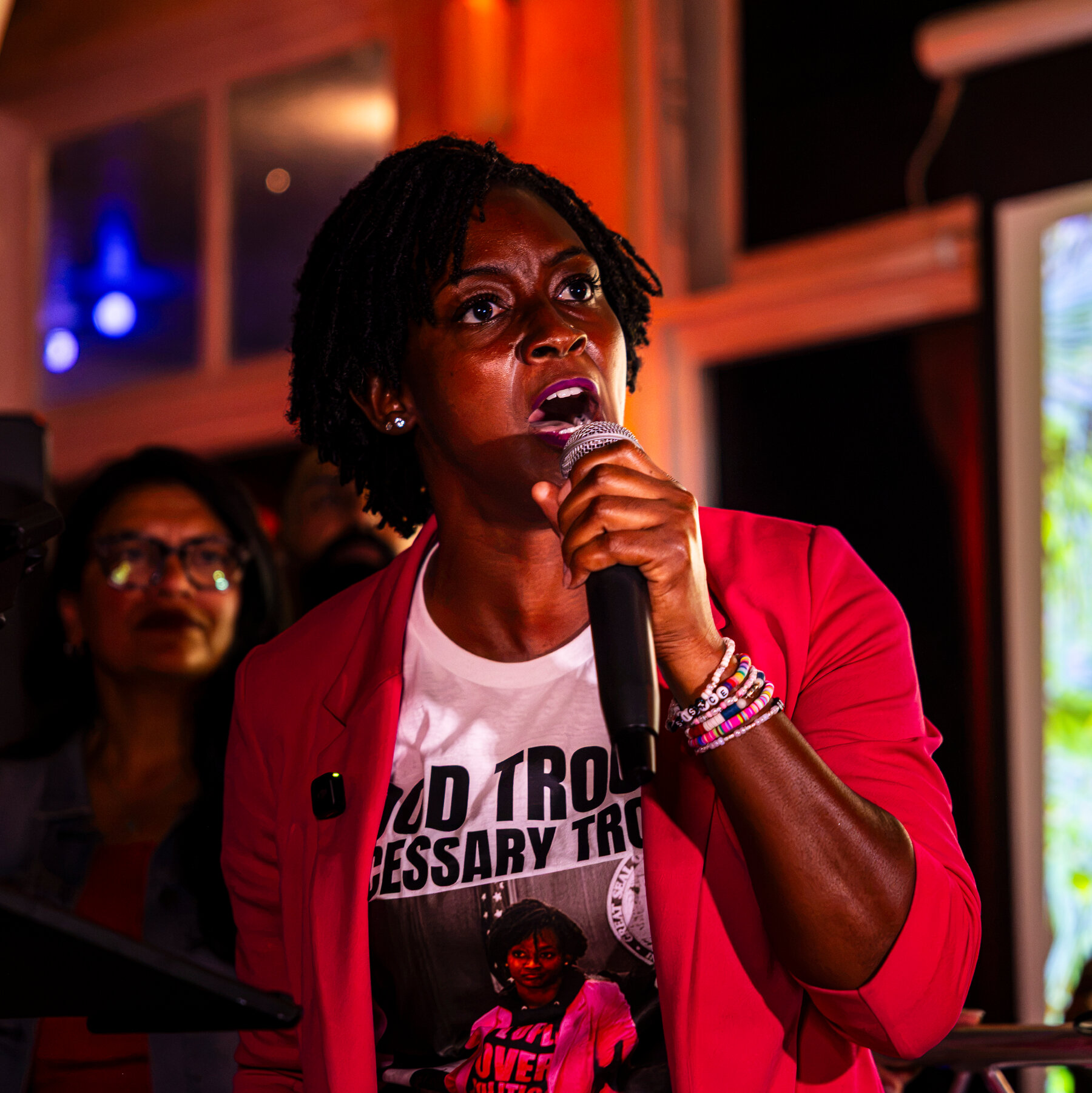 La progresista representante estatal Angie Nixon logra una importante victoria en las primarias de Florida