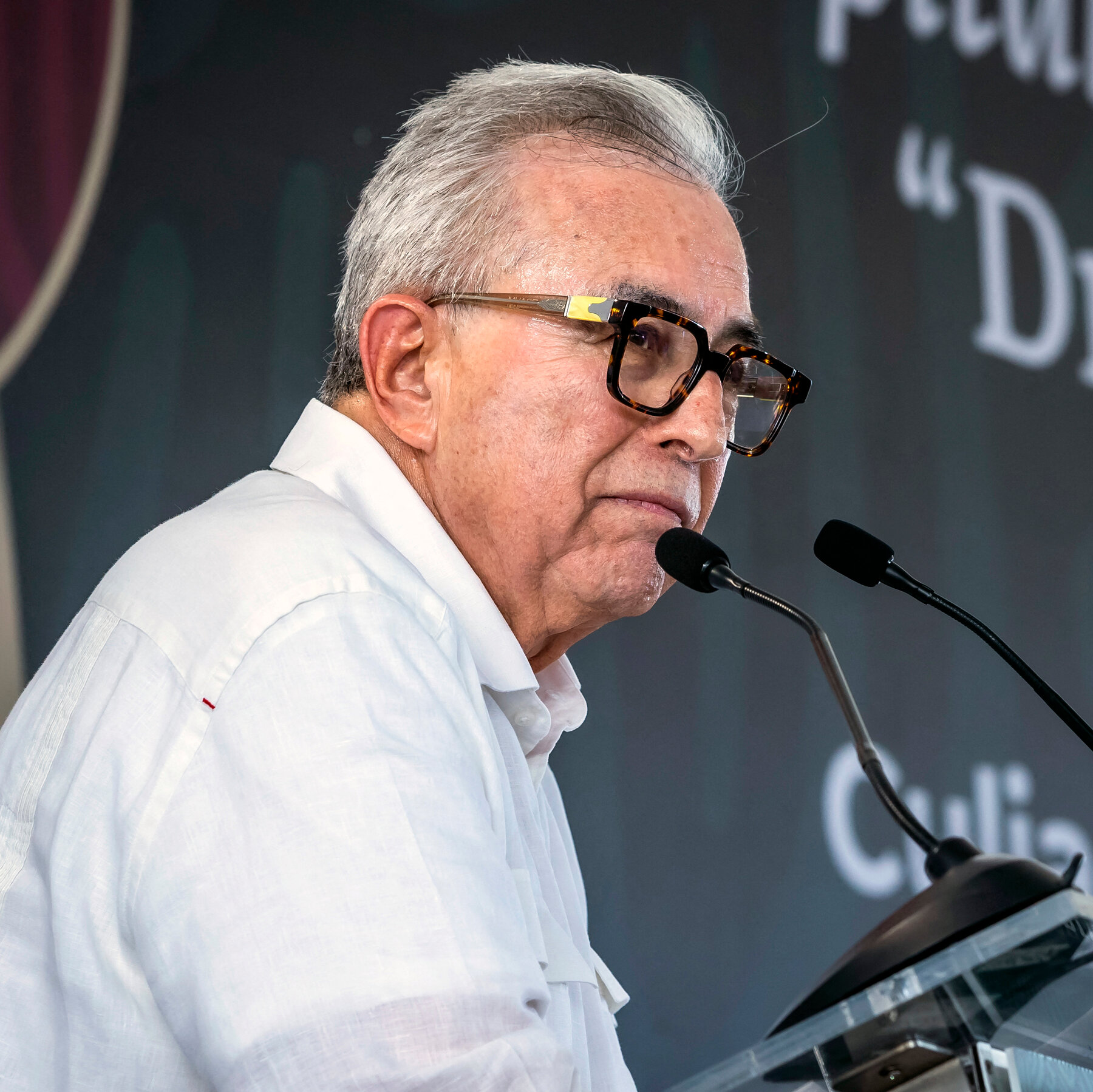 El gobernador de Sinaloa, Rubén Rocha Moya, abandona el cargo tras acusaciones de apoyo a un cartel