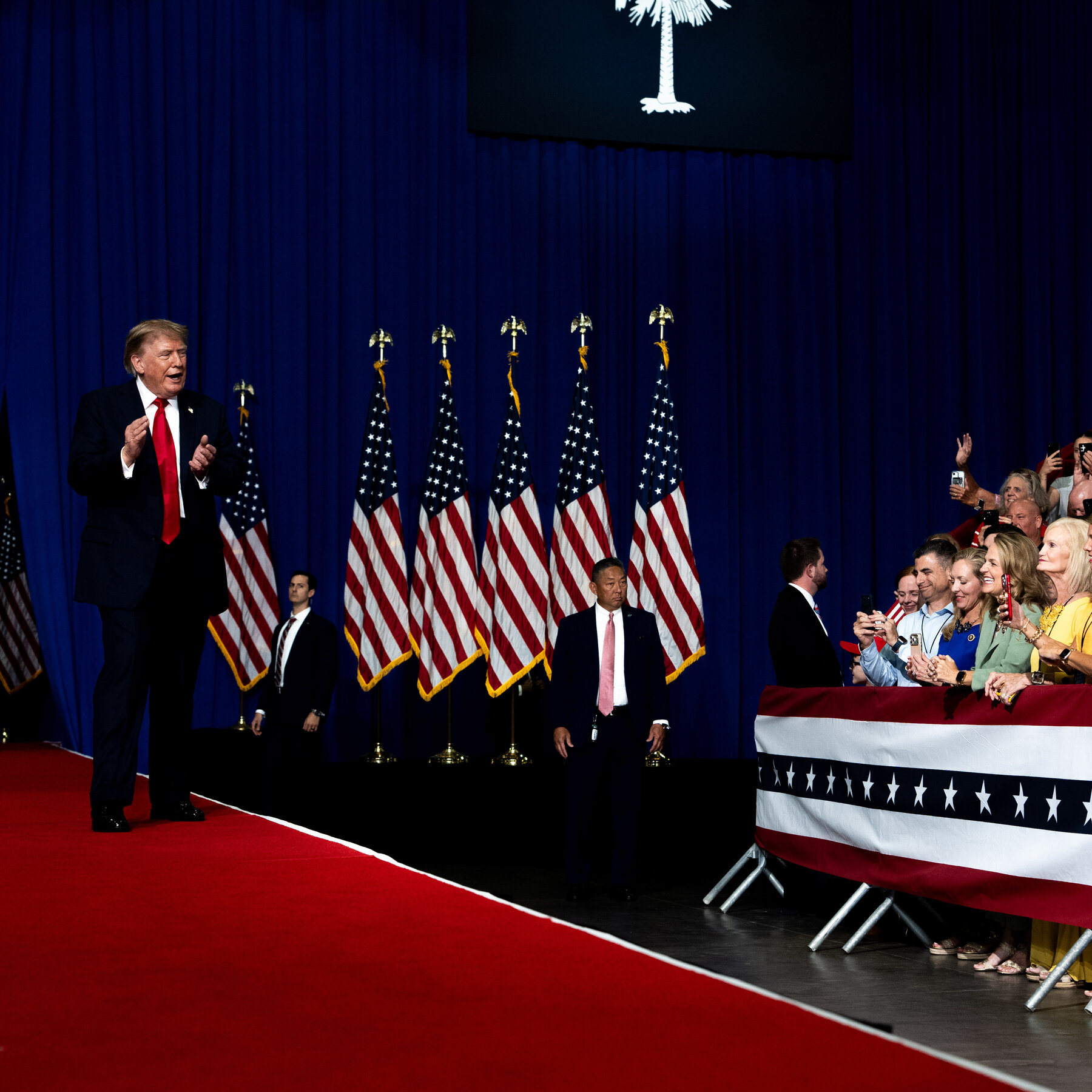 Los republicanos luchan por distanciarse de Trump a medida que se acercan las elecciones de medio término