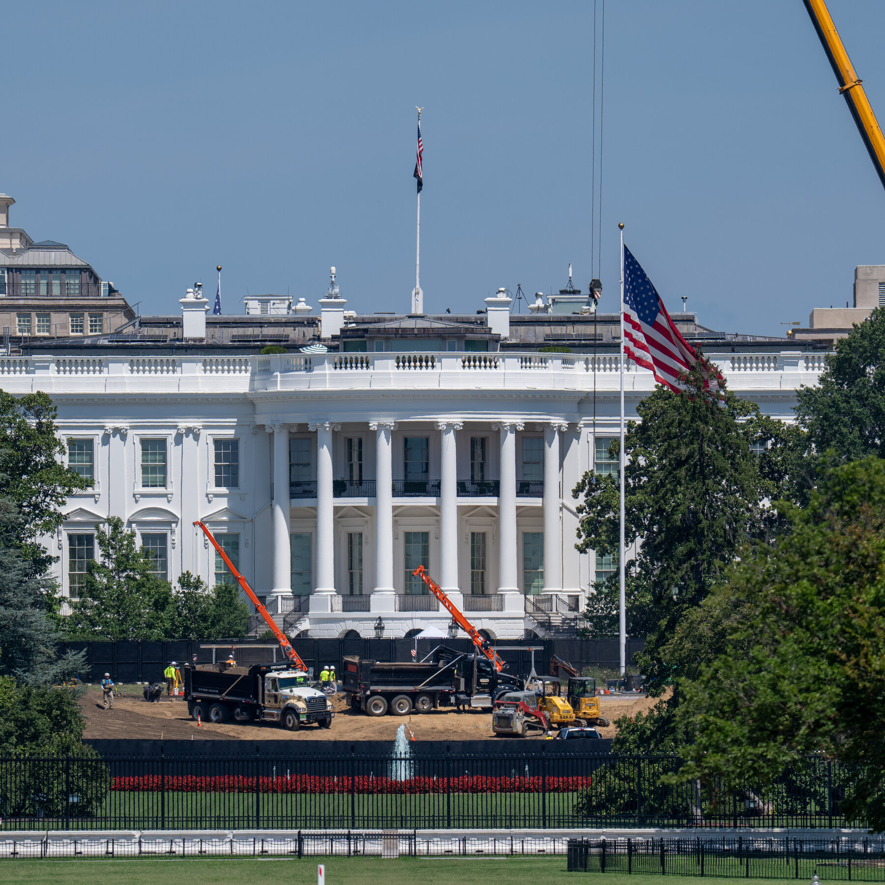 Während der Krieg weitergeht, freut sich Trump über Renovierungsprojekte