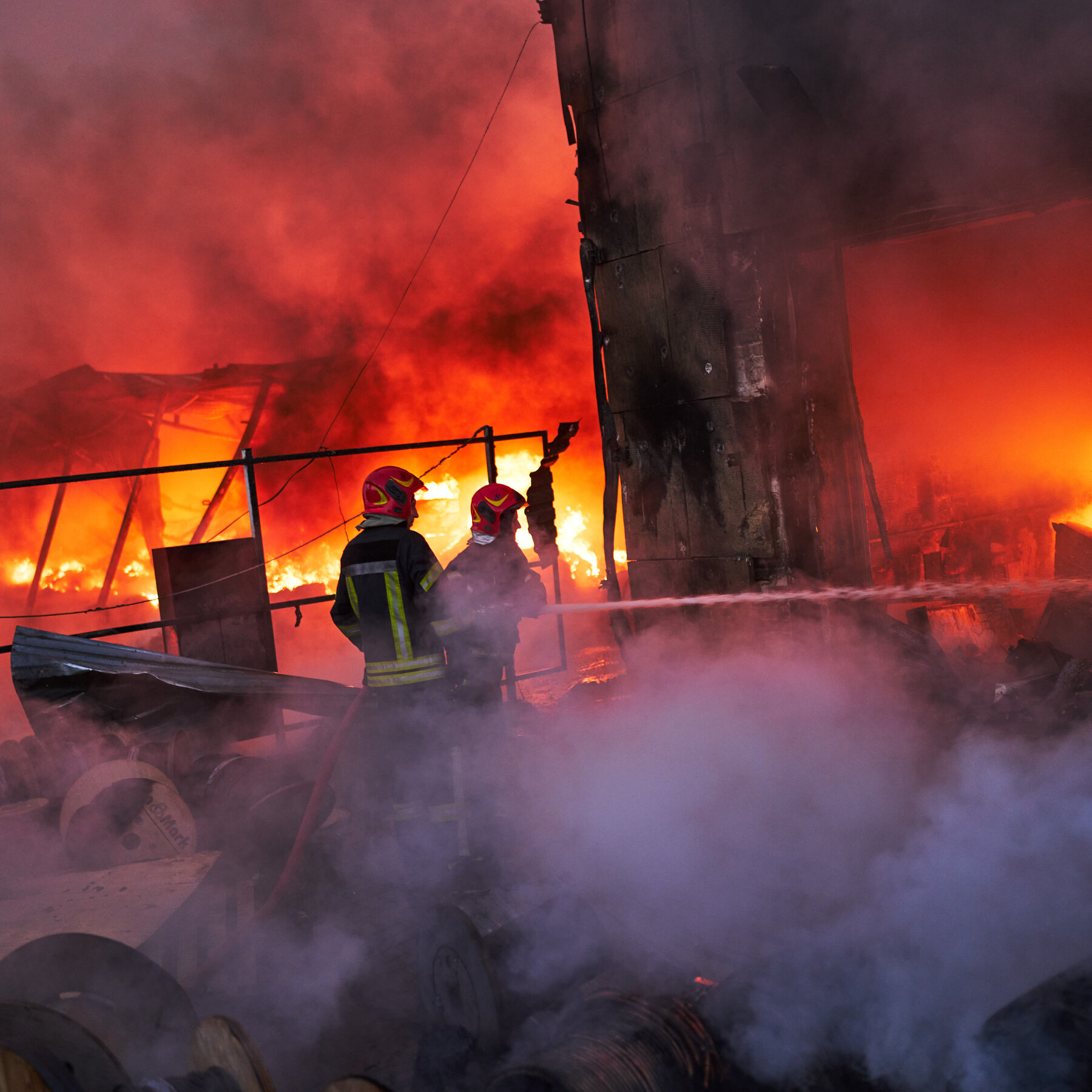 Russian Airstrikes Resume on Kyiv Following Departure of U.S. Envoys
