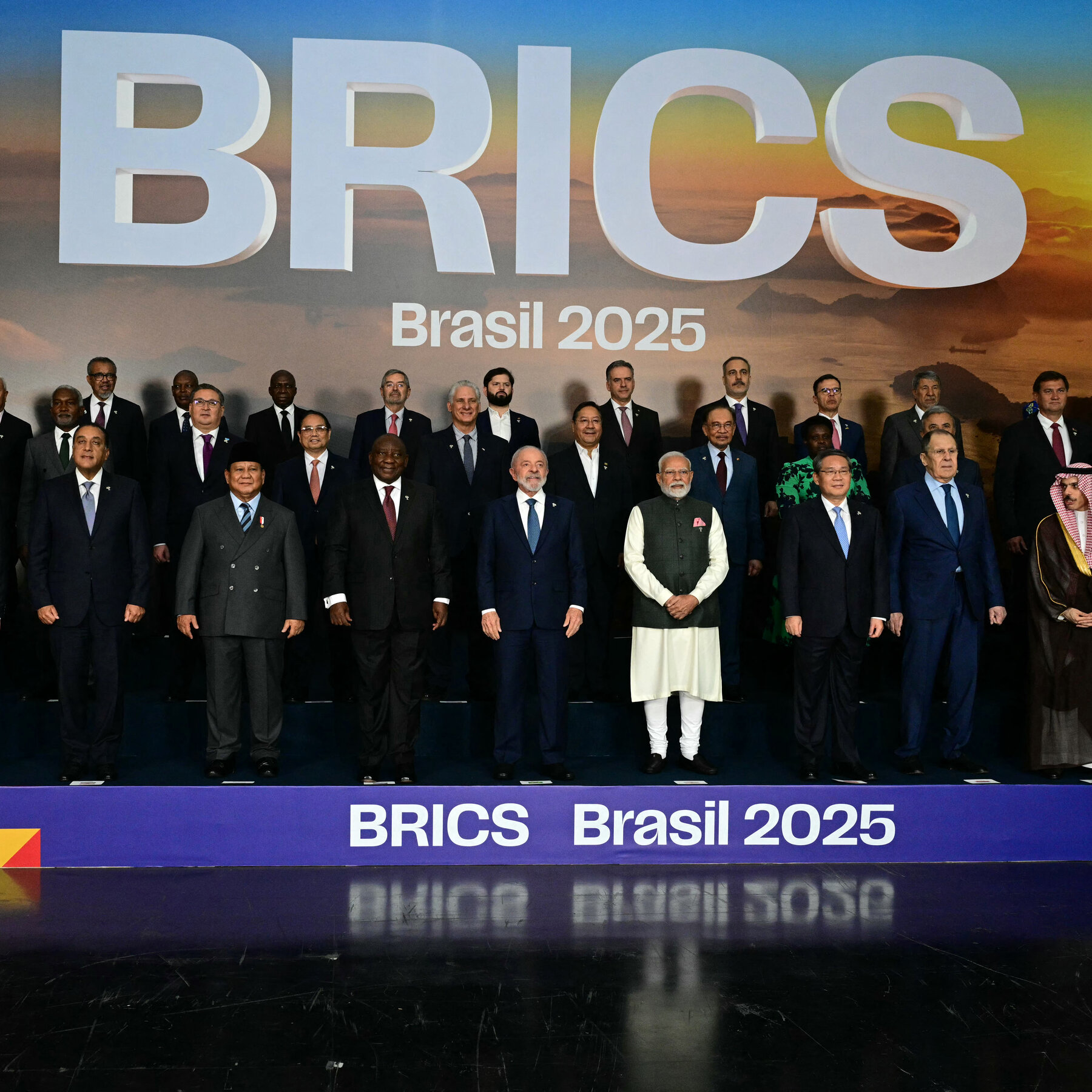 BRICS Liderleri, Yeni Delhi'de Küresel Çatışmalar ve Enerji Fiyatları Üzerinde Bölünüyor
