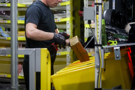 Amazon Announces Hourly Wage Increase of One Dollar for Workers
